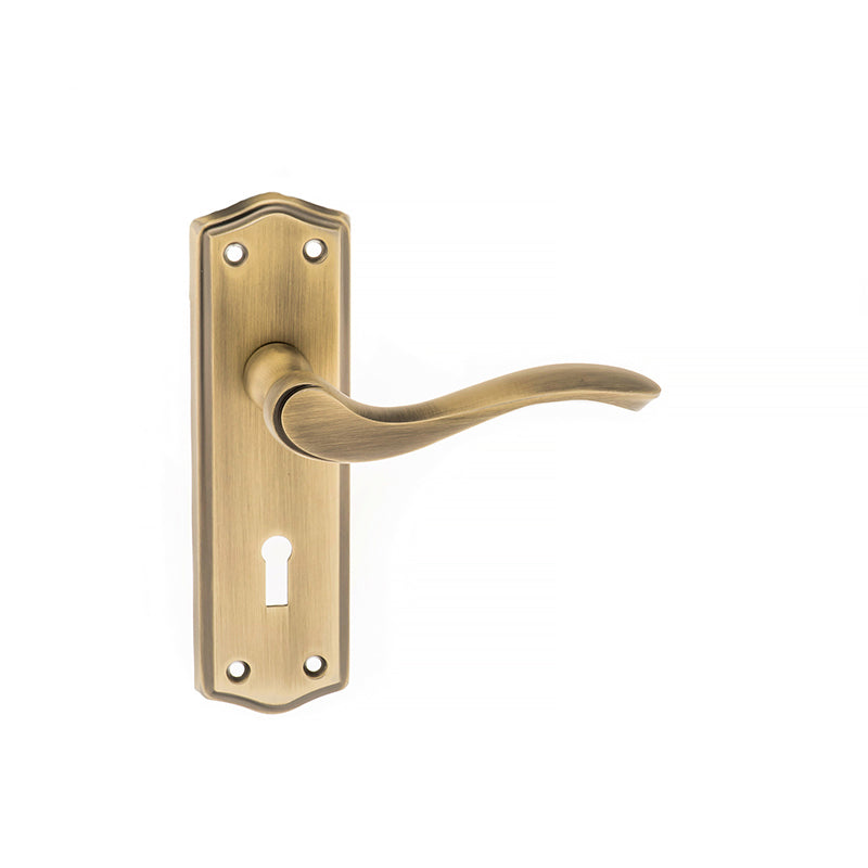 Warwick Handle