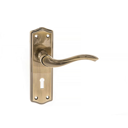 Warwick Handle