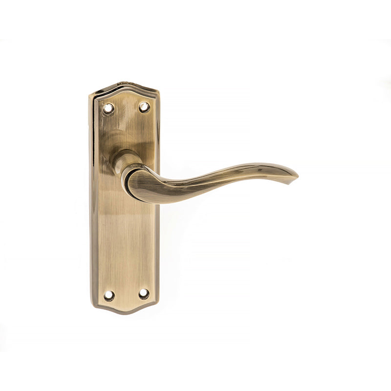 Warwick Handle