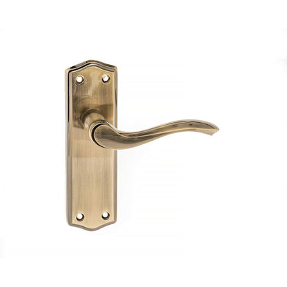 Warwick Handle
