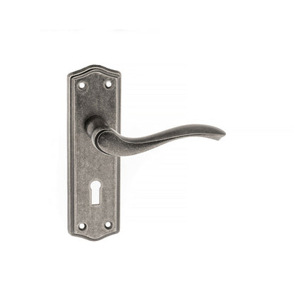 Warwick Handle