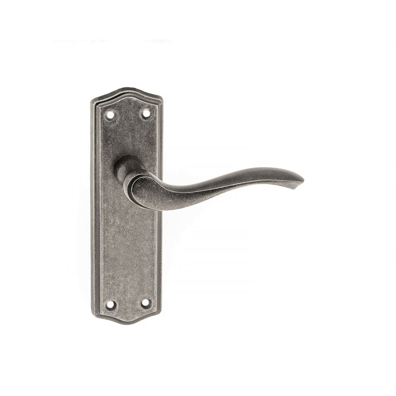 Warwick Handle