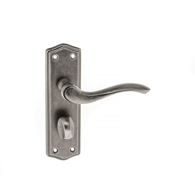 Warwick Handle