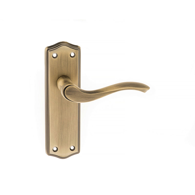 Warwick Handle