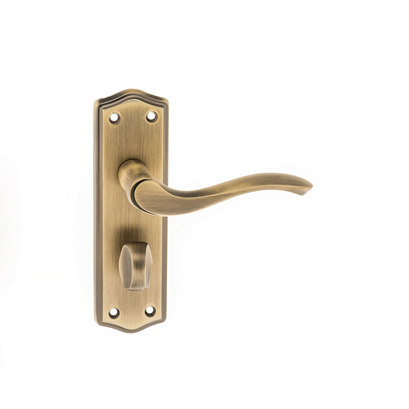 Warwick Handle