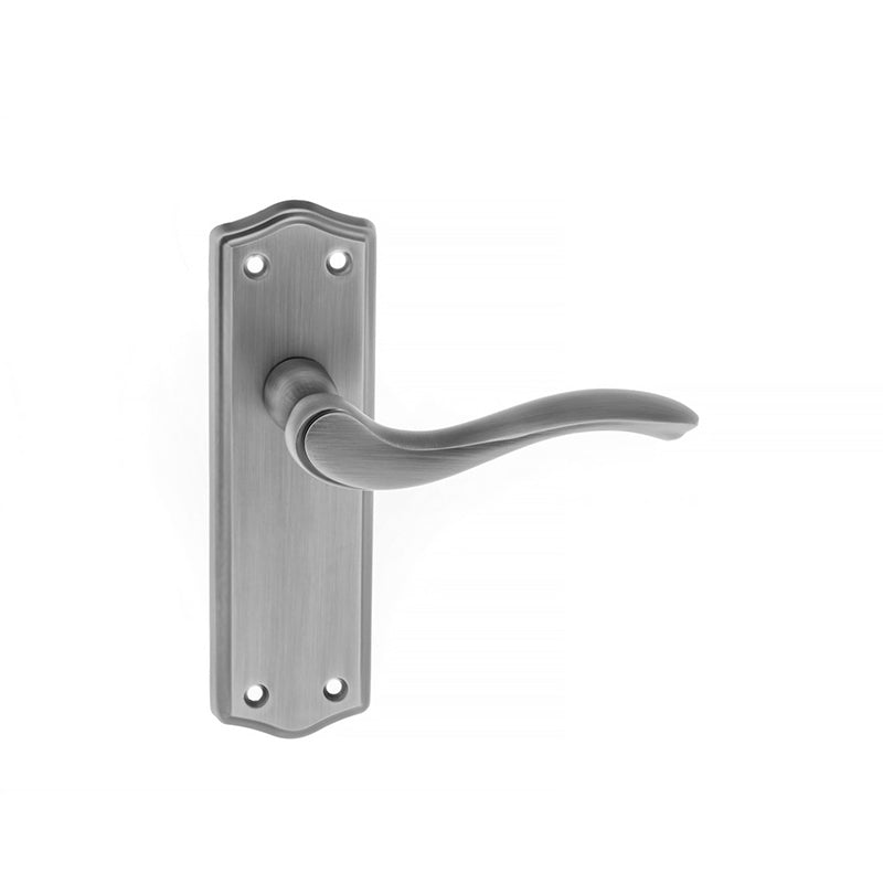 Warwick Handle