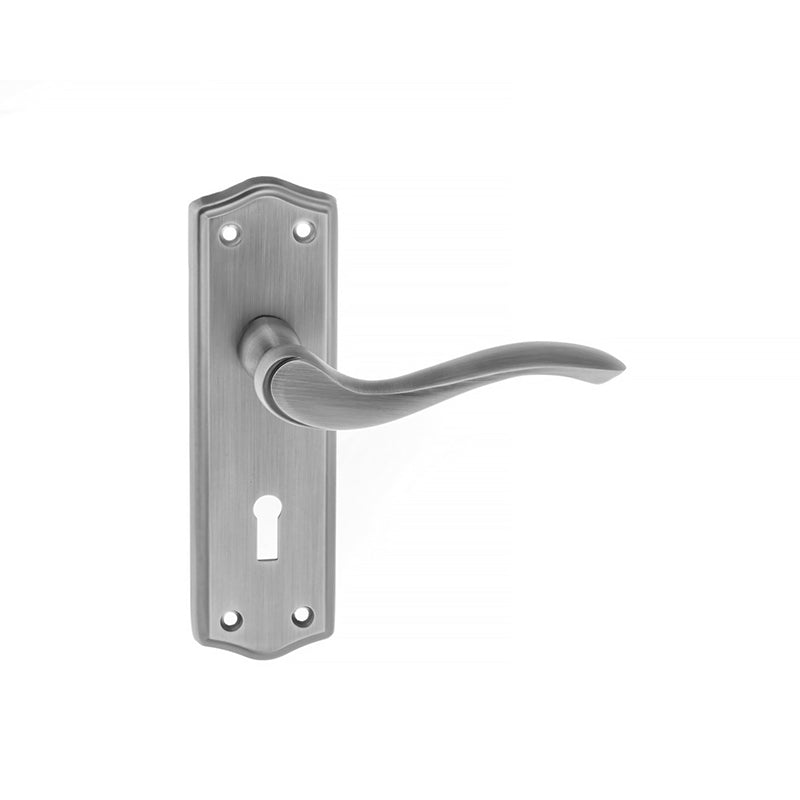 Warwick Handle